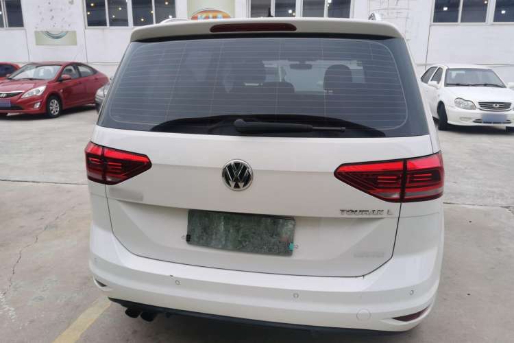 Used Volkswagen Touran 2018 Volkswagen Touran L 280TSI DSG Comfort Edition 7 Seats China V Emission Standard Exterior 4