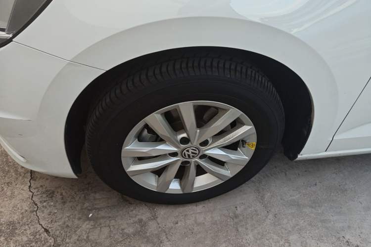 Used Volkswagen Touran 2018 Volkswagen Touran L 280TSI DSG Comfort Edition 7 Seats China V Emission Standard Exterior 4