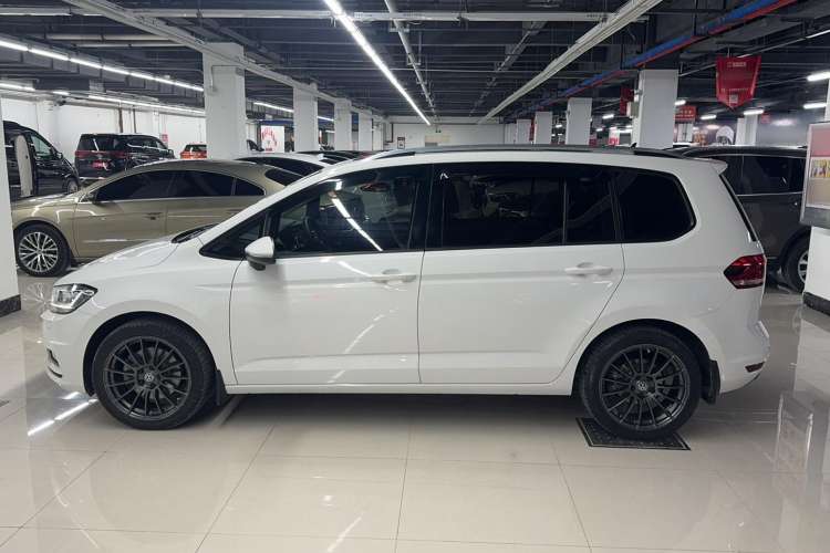 Used Volkswagen Touran 2018 Volkswagen Touran L 280TSI DSG Comfort Edition 6-seater Exterior 5