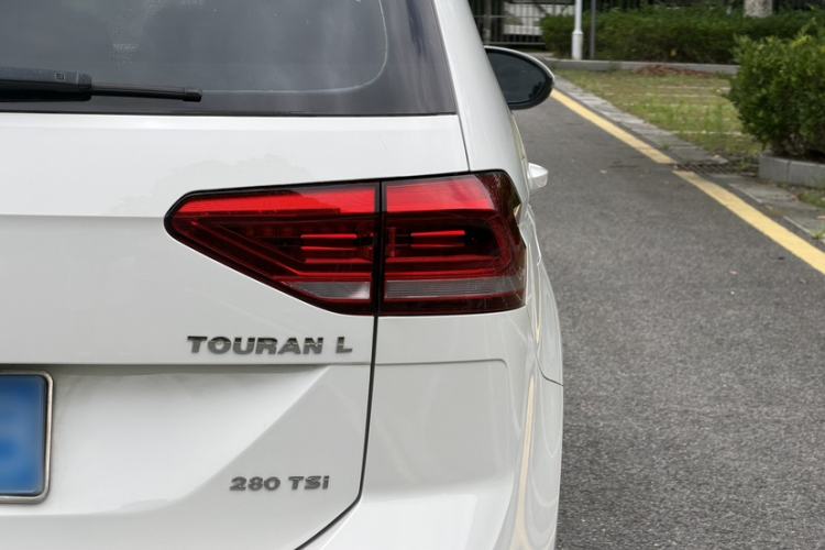 Used Volkswagen Touran 2018 Volkswagen Touran L 280TSI DSG Comfort Edition 7 Seats China V Emission Standard Exterior 6