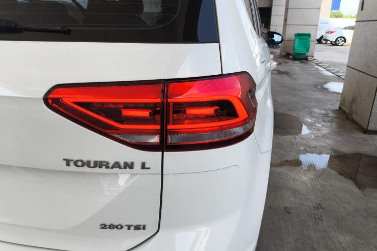 Used Volkswagen Touran 2018 Volkswagen Touran L 280TSI DSG Comfort Edition 7 Seats China VI Standard Exterior 6