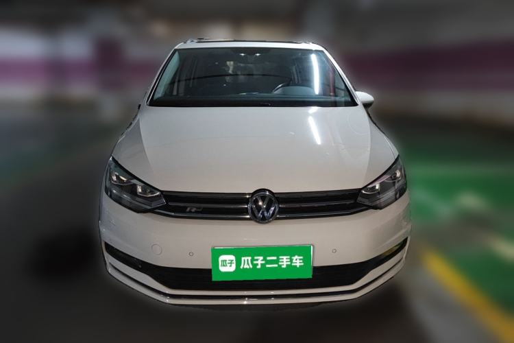Used Volkswagen Touran 2018 Volkswagen Touran L 280TSI DSG Luxury Edition 6-seater Front