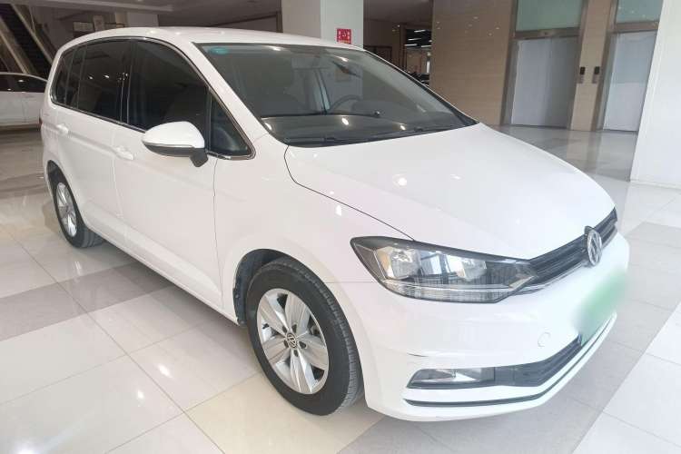 Used Volkswagen Touran 2018 Volkswagen Touran L 280TSI DSG Style Edition 7 Seats China VI Standard Front Right 45 Deg