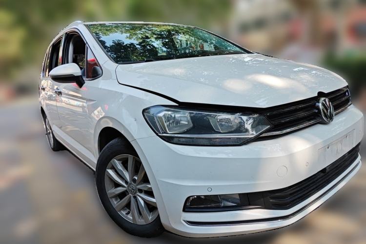 Used Volkswagen Touran 2018 Volkswagen Touran L 280TSI DSG Comfort Edition 7 Seats China VI Standard Front Right 45 Deg