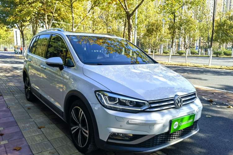 Used Volkswagen Touran 2018 Volkswagen Touran L 280TSI DSG Boundary Edition 6-Seater China VI Standard Front Right 45 Deg