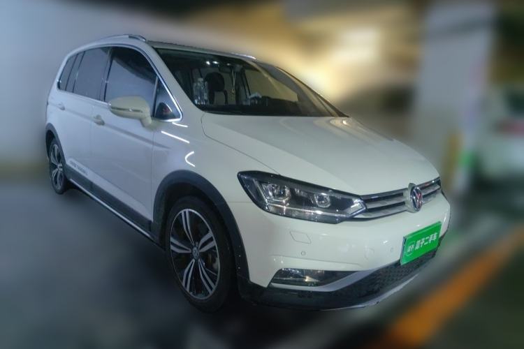 Used Volkswagen Touran 2018 Volkswagen Touran L 280TSI DSG Boundary Edition 7 Seats China VI Standard Front Right 45 Deg