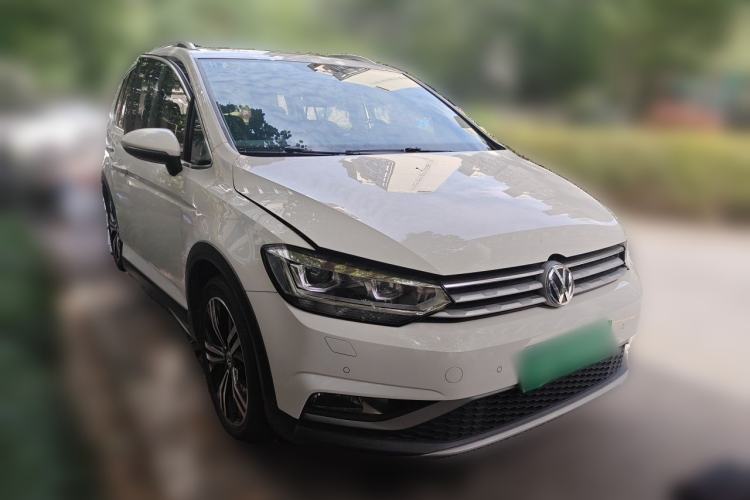 Used Volkswagen Touran 2018 Volkswagen Touran L 280TSI DSG Boundary Edition 7 Seats China VI Standard Front Right 45 Deg