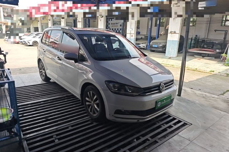 Used Volkswagen Touran 2018 Volkswagen Touran L 280TSI DSG Comfort Edition 7 Seats China V Emission Standard Front Right 45 Deg