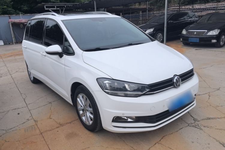 Used Volkswagen Touran 2018 Volkswagen Touran L 280TSI DSG Comfort Edition 7 Seats China VI Standard Front Right 45 Deg