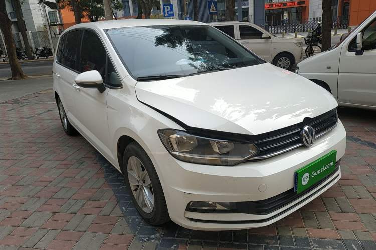 Used Volkswagen Touran 2018 Volkswagen Touran L 280TSI DSG Style Edition 7 Seats China VI Standard Front Right 45 Deg