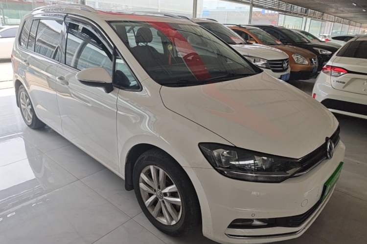 Used Volkswagen Touran 2018 Volkswagen Touran L 280TSI DSG Comfort Edition 7 Seats China VI Standard Front Right 45 Deg