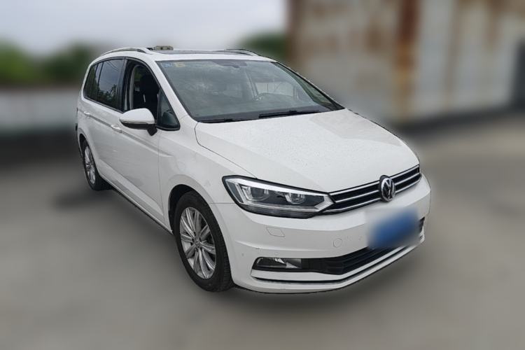 Used Volkswagen Touran 2018 Volkswagen Touran L 280TSI DSG Comfort Edition 6-seater Front Right 45 Deg