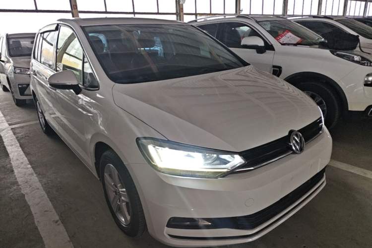 Used Volkswagen Touran 2018 Volkswagen Touran L 280TSI DSG Style Edition 7 Seats China VI Standard Front Right 45 Deg