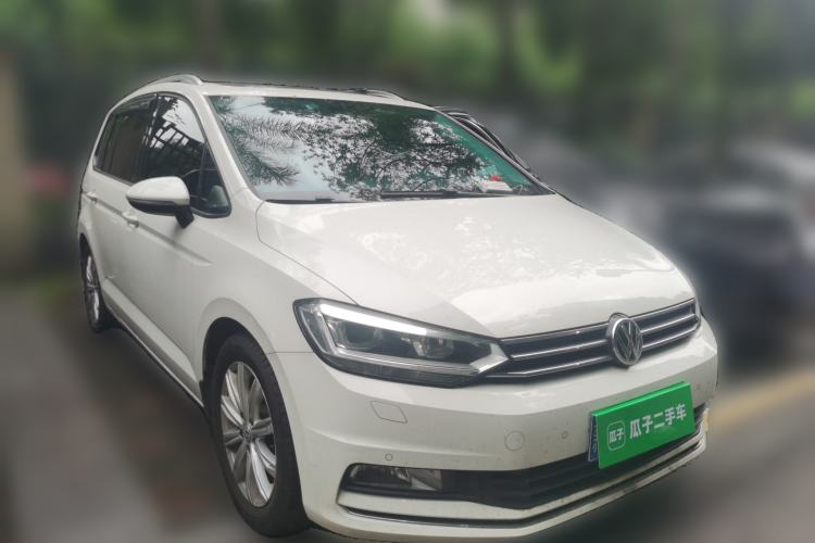 Used Volkswagen Touran 2018 Volkswagen Touran L 280TSI DSG Comfort Edition 7-seater Front Right 45 Deg