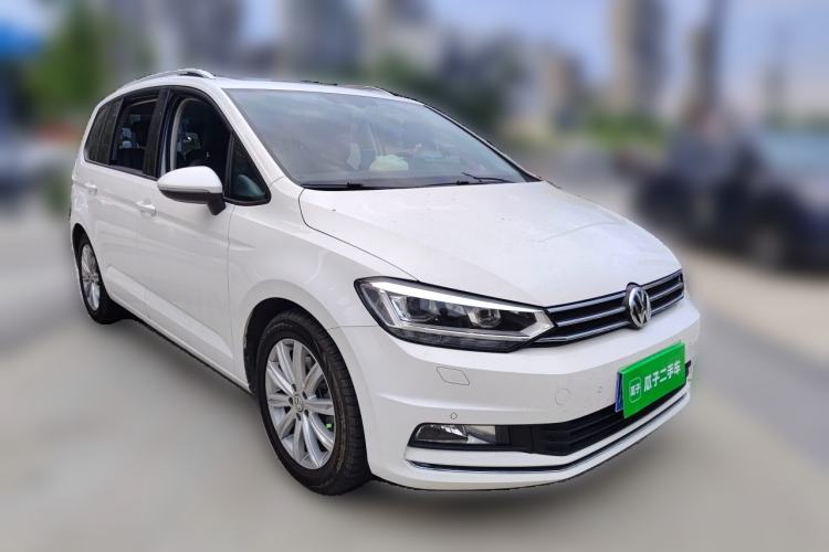 Used Volkswagen Touran 2018 Volkswagen Touran L 280TSI DSG Comfort Edition 7-seater Front Right 45 Deg