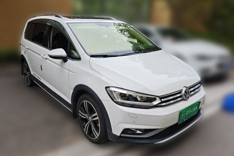 Used Volkswagen Touran 2018 Volkswagen Touran L 280TSI DSG Boundary Edition 7 Seats China VI Standard Front Right 45 Deg