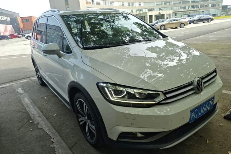 Used Volkswagen Touran 2018 Volkswagen Touran L 280TSI DSG Boundary Luxury Edition 7 Seats China VI Standard Front Right 45 Deg