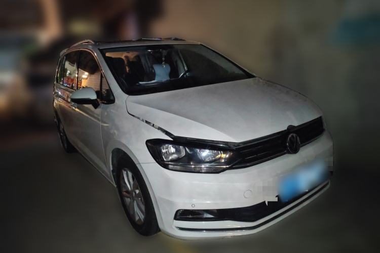 Used Volkswagen Touran 2018 Volkswagen Touran L 280TSI DSG Comfort Edition 7 Seats China VI Standard Front Right 45 Deg