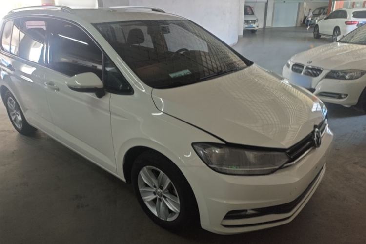 Used Volkswagen Touran 2018 Volkswagen Touran L 280TSI Manual Trend Edition Front Right 45 Deg