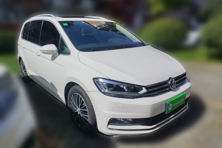 Used Volkswagen Touran 2018 Volkswagen Touran L 280TSI DSG Luxury Edition 7 Seats Front Right 45 Deg