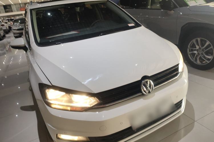 Used Volkswagen Touran 2018 Volkswagen Touran L 280TSI DSG Comfort Edition 7 Seats China V Emission Standard Front Right 45 Deg