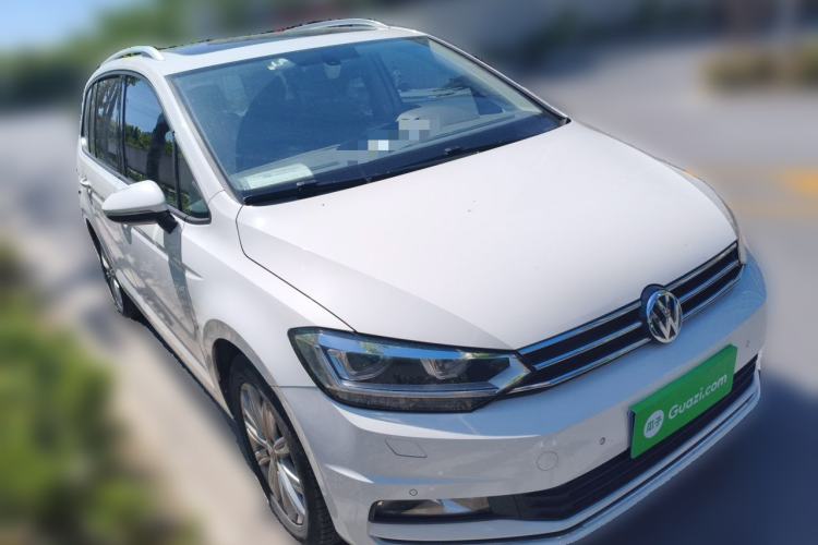 Used Volkswagen Touran 2018 Volkswagen Touran L 280TSI DSG Comfort Edition 7-seater Front Right 45 Deg