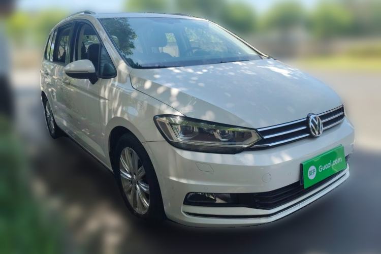 Used Volkswagen Touran 2018 Volkswagen Touran L 280TSI DSG Comfort Edition 6-seater Front Right 45 Deg