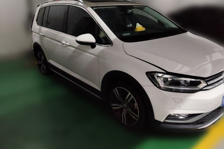 Used Volkswagen Touran 2018 Volkswagen Touran L 280TSI DSG Boundary Edition 7 Seats China VI Standard Front Right 45 Deg