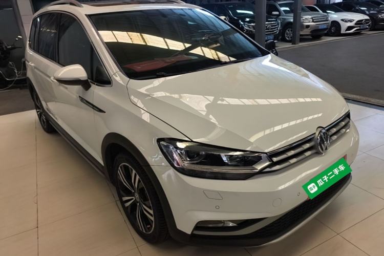Used Volkswagen Touran 2018 Volkswagen Touran L 280TSI DSG Boundary Edition 7 Seats China VI Standard Front Right 45 Deg