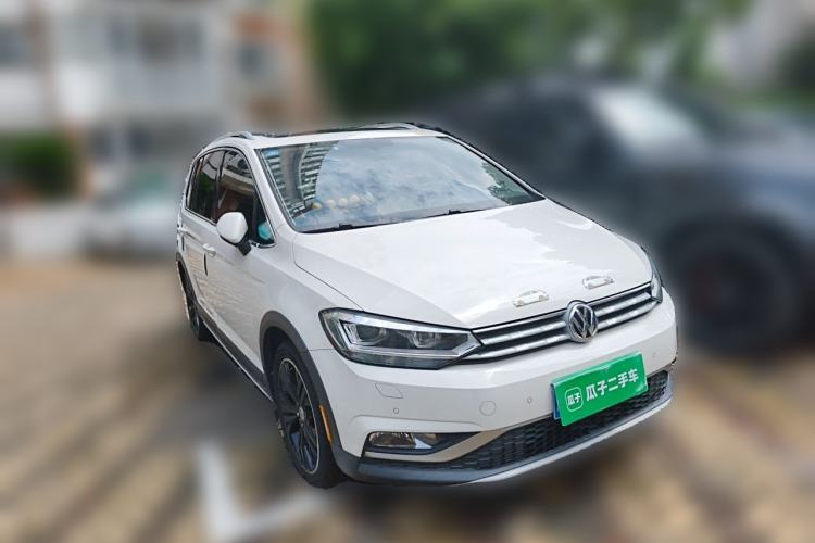 Used Volkswagen Touran 2018 Volkswagen Touran L 280TSI DSG Boundary Edition 7 Seats China VI Standard Front Right 45 Deg