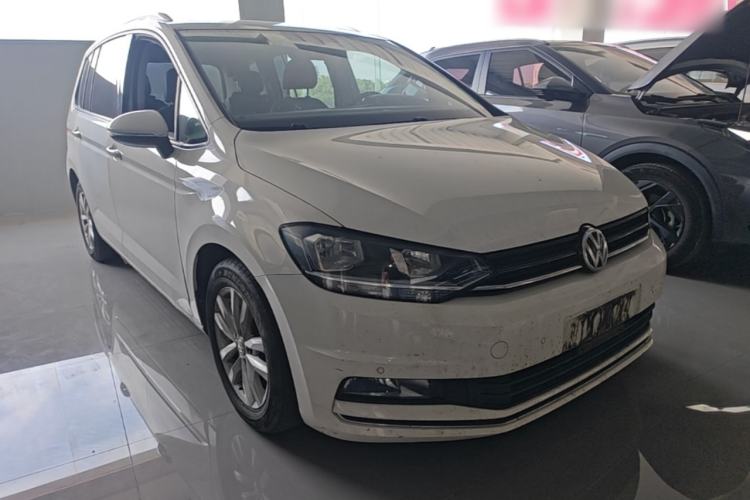 Used Volkswagen Touran 2018 Volkswagen Touran L 280TSI DSG Comfort Edition 7 Seats China V Emission Standard Front Right 45 Deg