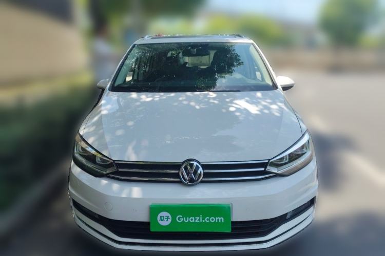 Used Volkswagen Touran 2018 Volkswagen Touran L 280TSI DSG Comfort Edition 6-seater Front