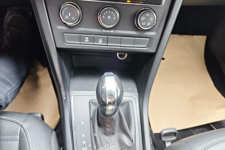 Used Volkswagen Touran 2018 Volkswagen Touran L 280TSI DSG Style Edition 7 Seats China V Emission Standard Gear Lever