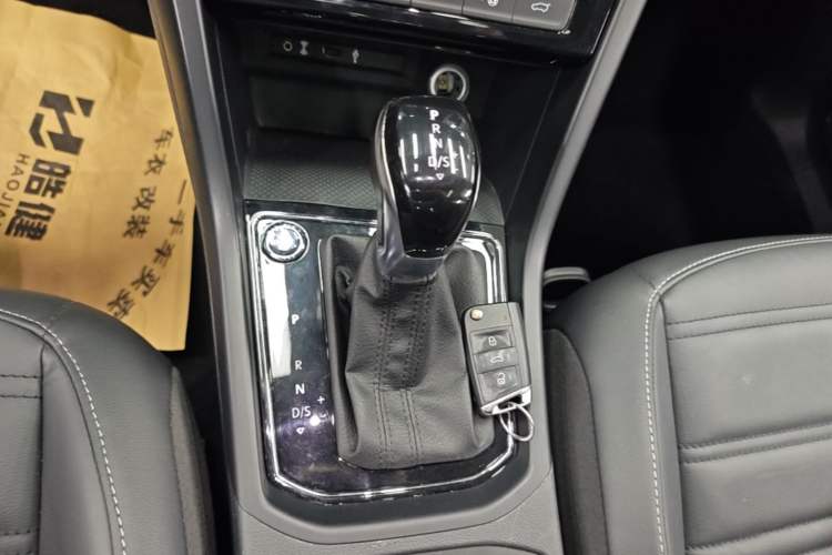 Used Volkswagen Touran 2018 Volkswagen Touran L 280TSI DSG Comfort Edition 7-seater Gear Lever