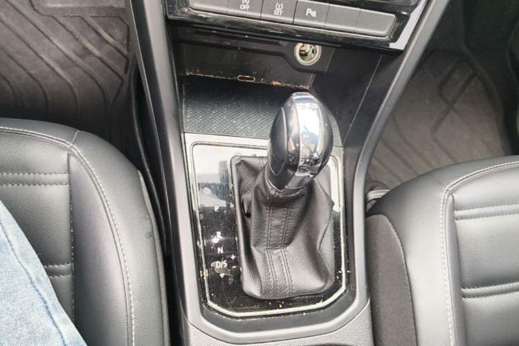 Used Volkswagen Touran 2018 Volkswagen Touran L 280TSI DSG Comfort Edition 7 Seats China V Emission Standard Gear Lever