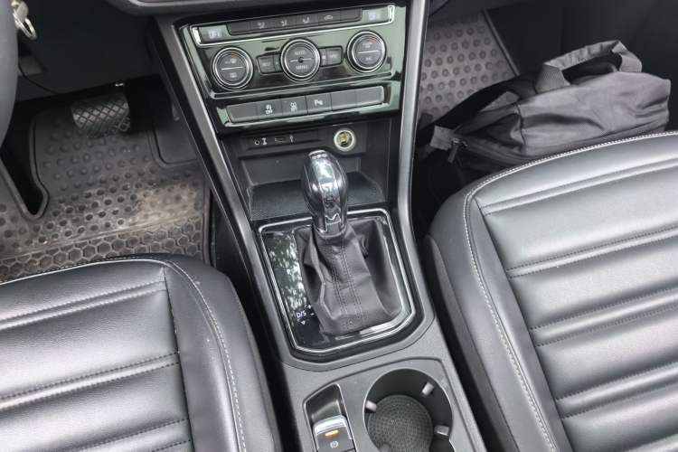 Used Volkswagen Touran 2018 Volkswagen Touran L 280TSI DSG Comfort Edition 7 Seats China V Emission Standard Gear Lever