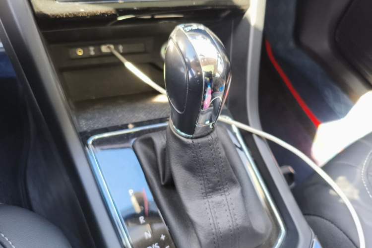 Used Volkswagen Touran 2018 Volkswagen Touran L 280TSI DSG Comfort Edition 7 Seats China V Emission Standard Gear Lever