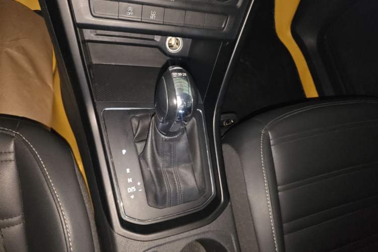 Used Volkswagen Touran 2018 Volkswagen Touran L 280TSI DSG Style Edition 7 Seats China VI Standard Gear Lever