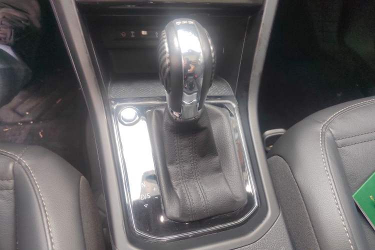 Used Volkswagen Touran 2018 Volkswagen Touran L 280TSI DSG Boundary Edition 7 Seats China VI Standard Gear Lever