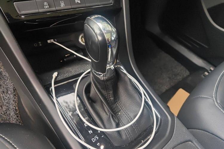 Used Volkswagen Touran 2018 Volkswagen Touran L 280TSI DSG Comfort Edition 7 Seats China V Emission Standard Gear Lever