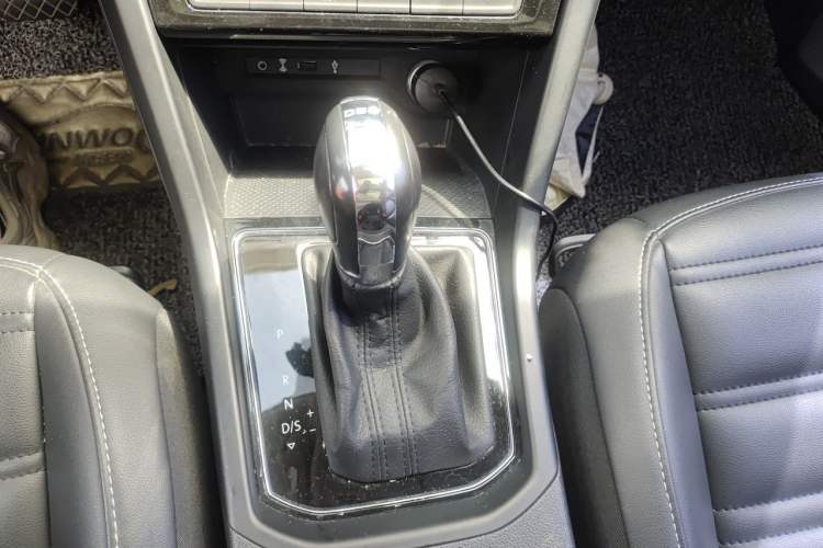 Used Volkswagen Touran 2018 Volkswagen Touran L 280TSI DSG Comfort Edition 7 Seats China V Emission Standard Gear Lever