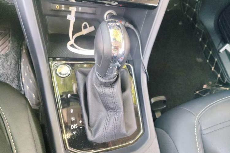 Used Volkswagen Touran 2018 Volkswagen Touran L 280TSI DSG Comfort Edition 6-seater Gear Lever