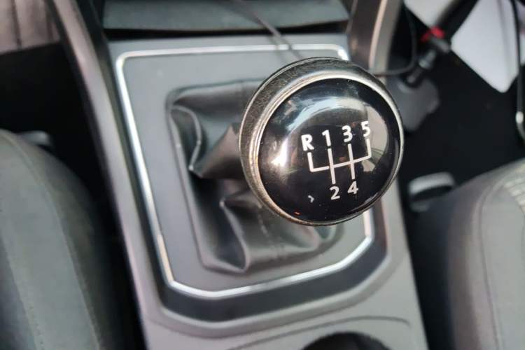 Used Volkswagen Touran 2018 Volkswagen Touran L 280TSI Manual Trend Edition Gear Lever
