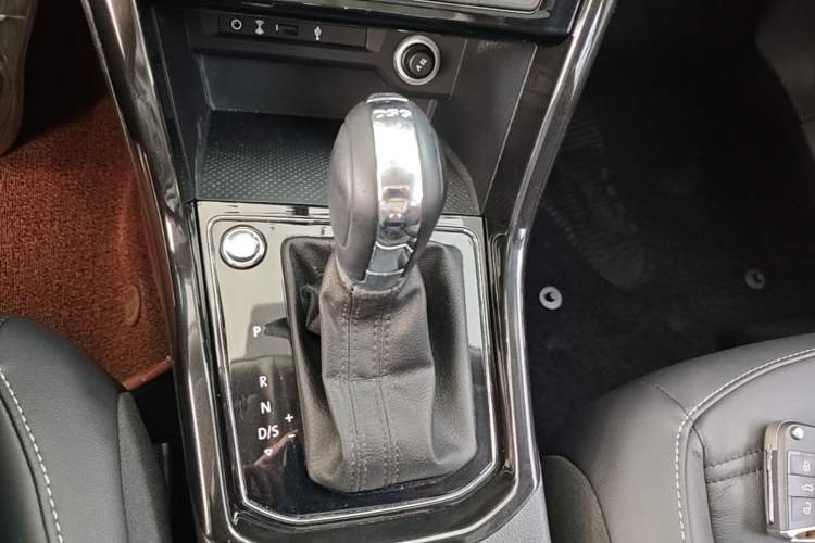 Used Volkswagen Touran 2018 Volkswagen Touran L 280TSI DSG Boundary Luxury Edition 7 Seats China V Emission Standard Gear Lever