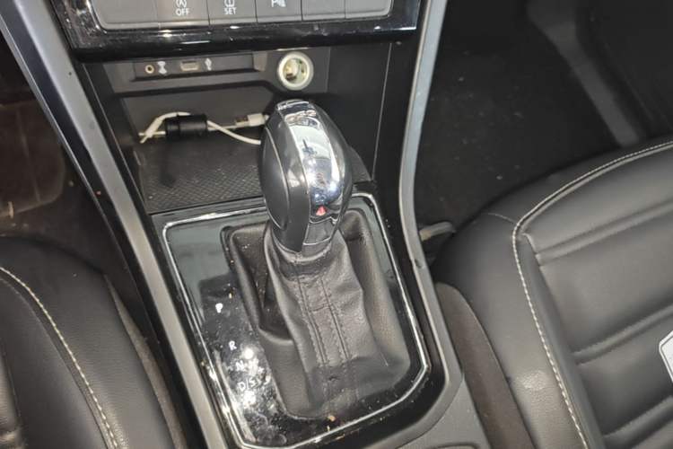 Used Volkswagen Touran 2018 Volkswagen Touran L 280TSI DSG Comfort Edition 7 Seats China V Emission Standard Gear Lever