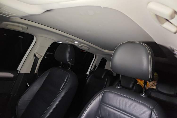 Used Volkswagen Touran 2018 Volkswagen Touran L 280TSI DSG Comfort Edition 7-seater Headliner