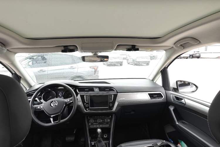 Used Volkswagen Touran 2018 Volkswagen Touran L 280TSI DSG Comfort Edition 6-seater Headliner