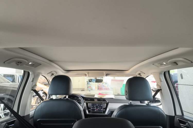 Used Volkswagen Touran 2018 Volkswagen Touran L 280TSI DSG Comfort Edition 7 Seats China VI Standard Headliner