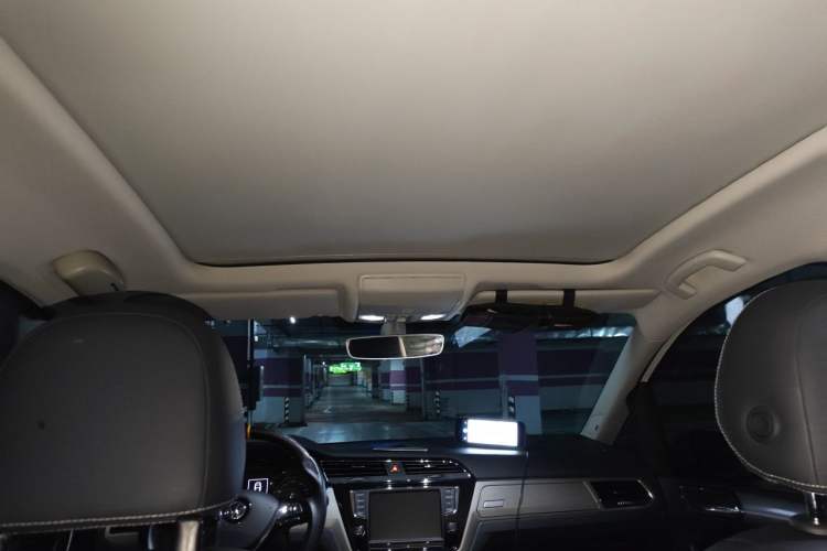 Used Volkswagen Touran 2018 Volkswagen Touran L 280TSI DSG Luxury Edition 6-seater Headliner