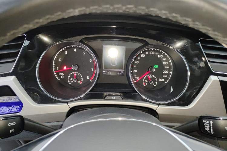 Used Volkswagen Touran 2018 Volkswagen Touran L 280TSI DSG Comfort Edition 7-seater Instrument Cluster
